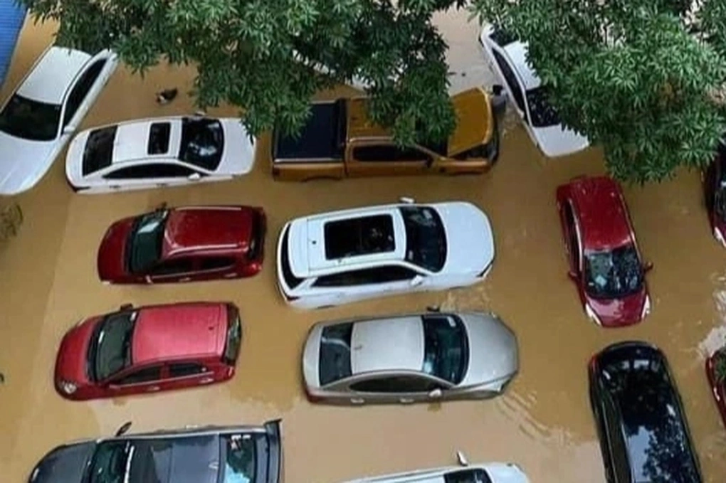 Hình Xe Ngập Nước